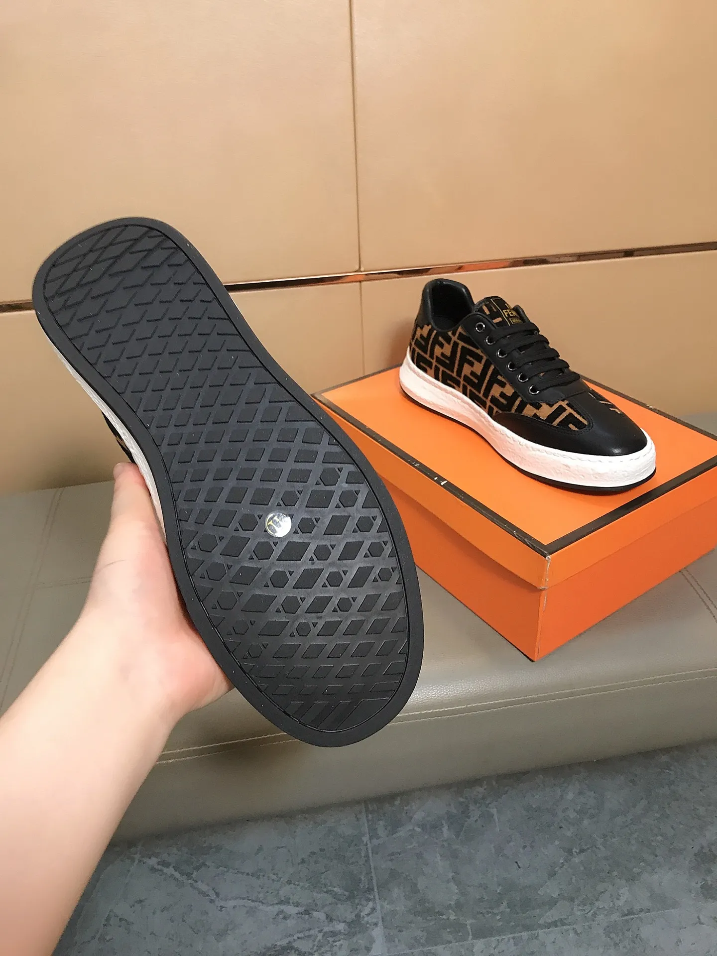Men's Men's Shoes 230 🔆🔆👉Fendi [Fendi] Men's new low-top casual shoes are on the market🔥The shoe body is made of brand-specific printed fabric + cowhide, sheepskin foot pads, breathable and not covering the feet! Fashionable casual shoes 🙈Outsole is ultra-light, non-slip and wear-resistant👣 Standard size 38-44